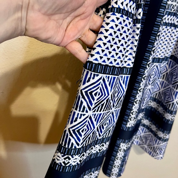 Vince Camuto Blue and White Sleeveless Halter Sheath Cocktail Dress. Size 4 - Picture 4 of 7